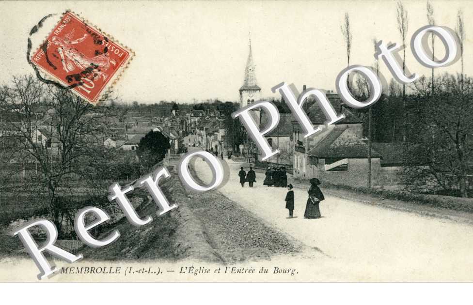 l'eglise et l'entree du bourg