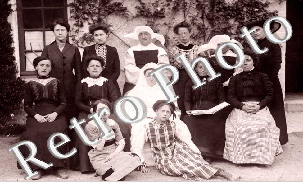 Un Groupe de Femmes dont des religieuses