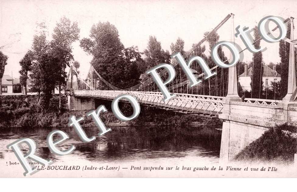 Pont suspendu sur le bras gauche de la Vienne