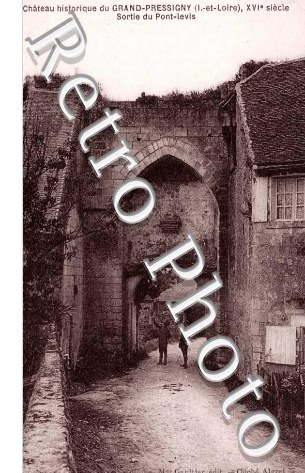 Chateau Sortie du Pont Levis