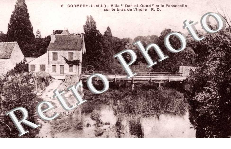 Villa Dar-el-Oued et la passerelle sur le bras de l'Indre