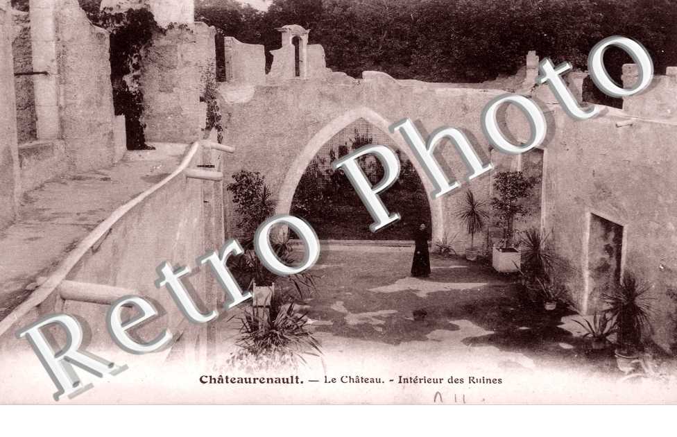 le Chateau - Interieur des Ruines