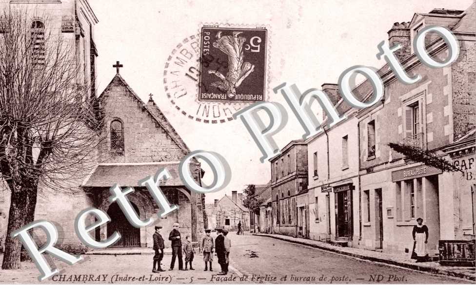 Facade de l'Eglise et Bureau de Poste