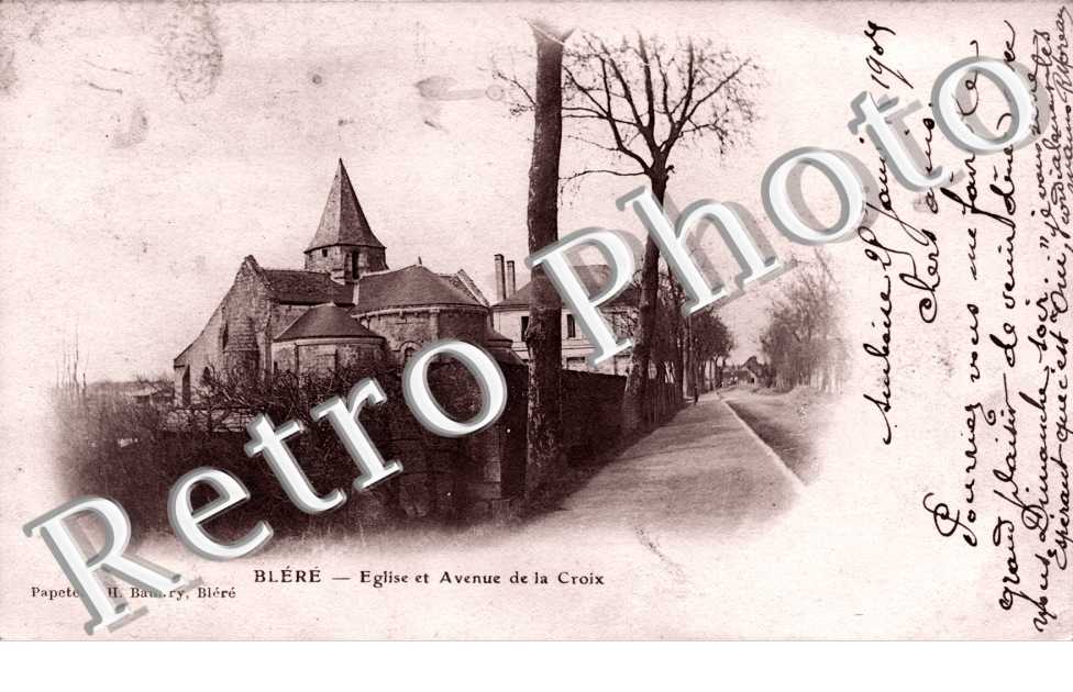Eglise et avenue de la Croix