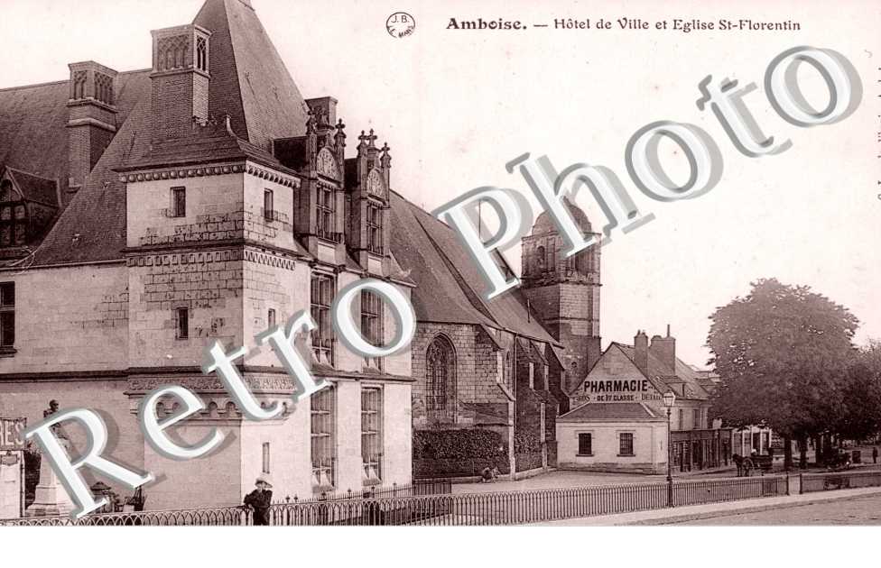 Hotel de Ville et Eglise Saint Florentin