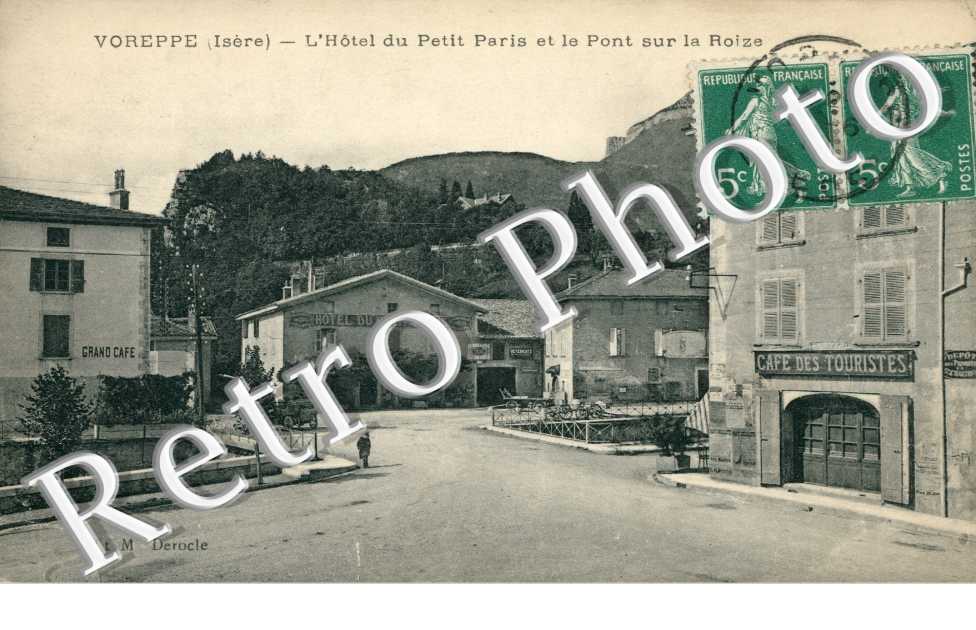 l'Hotel du Petit Paris et le Pont sur la Roize