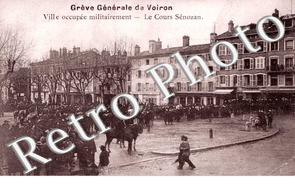 Ville occupee militairement, le Cours Senozan, Greve Generale de Voiron