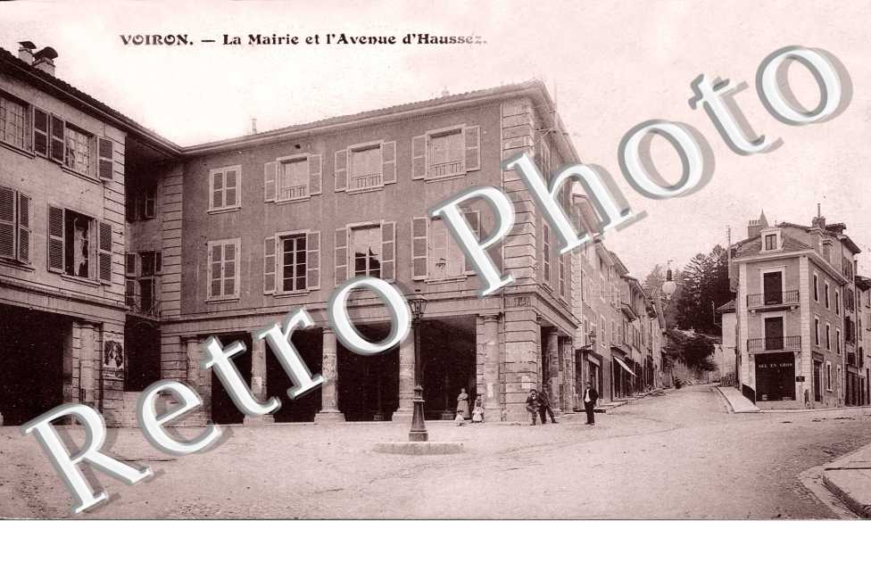 la Mairie et l'Avenue d'Haussez