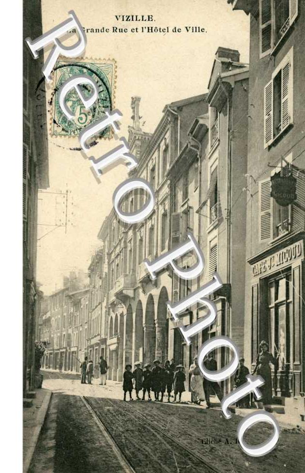 La Grande Rue et l'Hotel de Ville