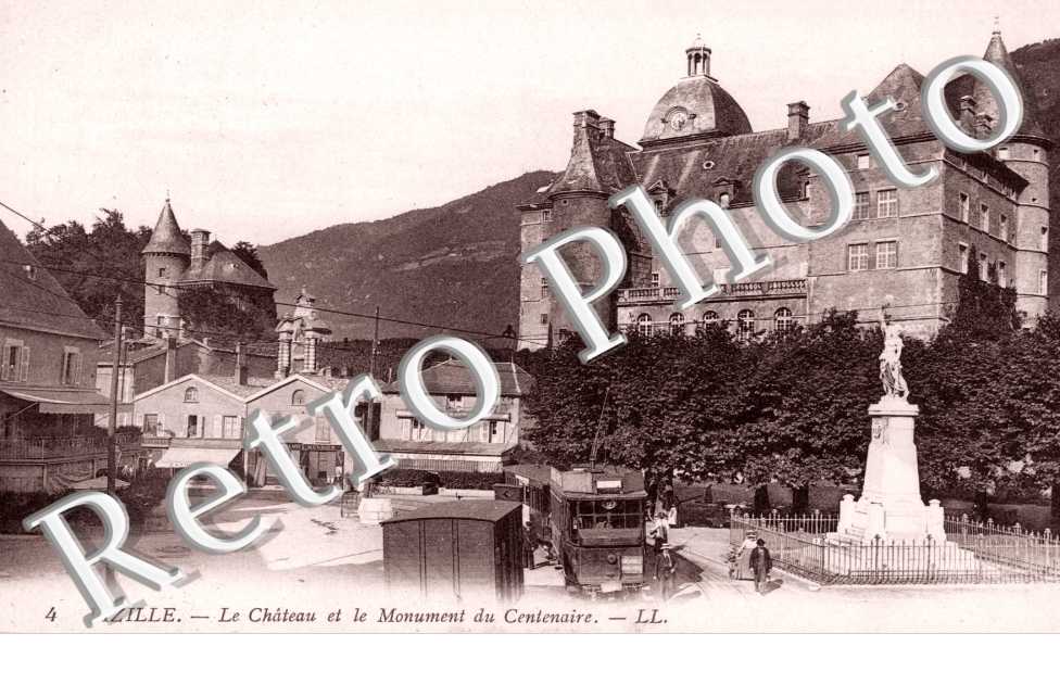 Le Chateau et le Monument du Centenaire