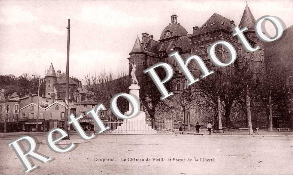 Le Chateau de Vizille et Statue de la Liberte