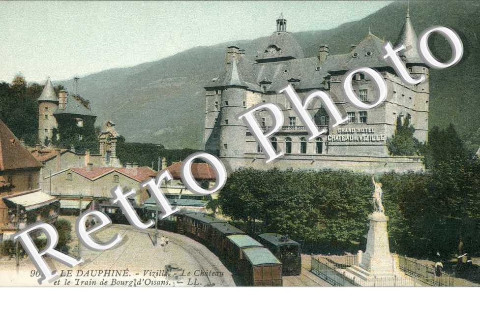 Le Chateau et le Train de Bourg d'Oisans