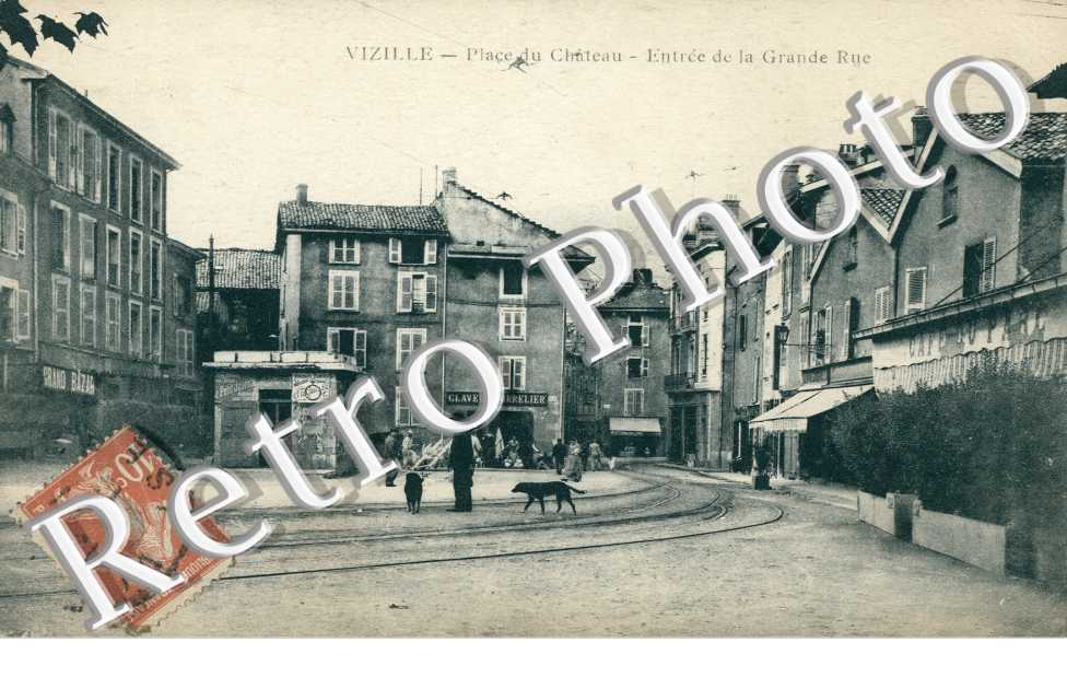 Place du Chateau et Entree de la Grande Rue