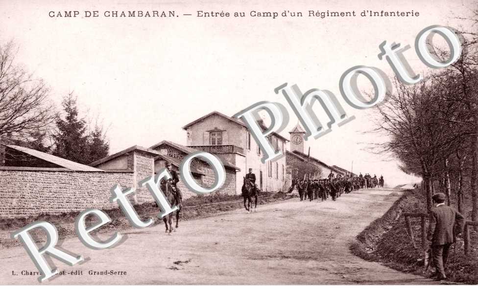 Camp de Chambaran - entree au camp d'un regiment d'infanterie - militaire