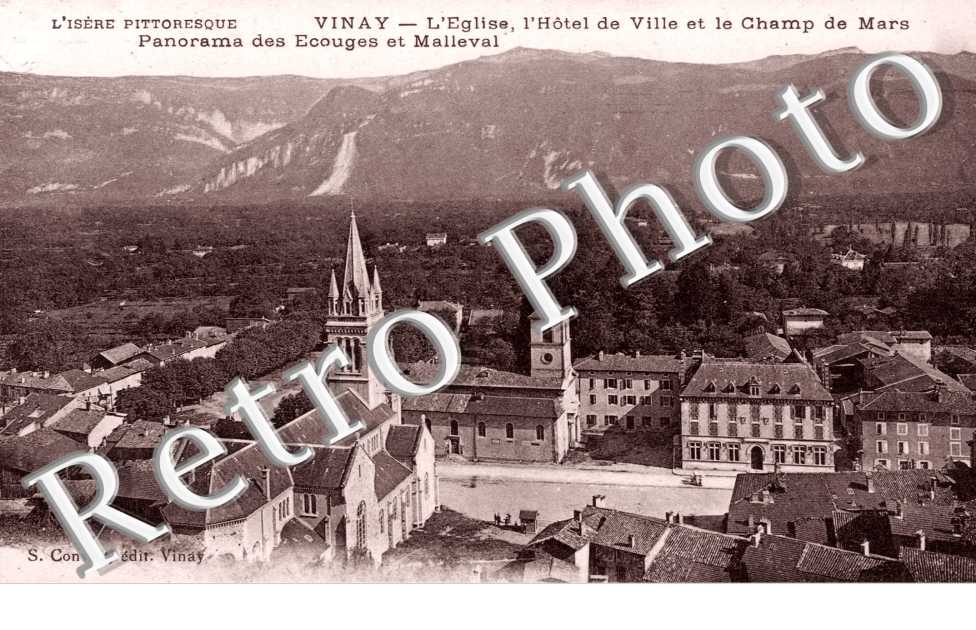 l'Eglise, l'Hotel de Ville et le Champ de Mars, Panorama des Ecouges et Malleval