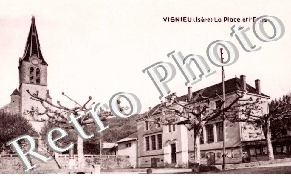 la place et l'eglise