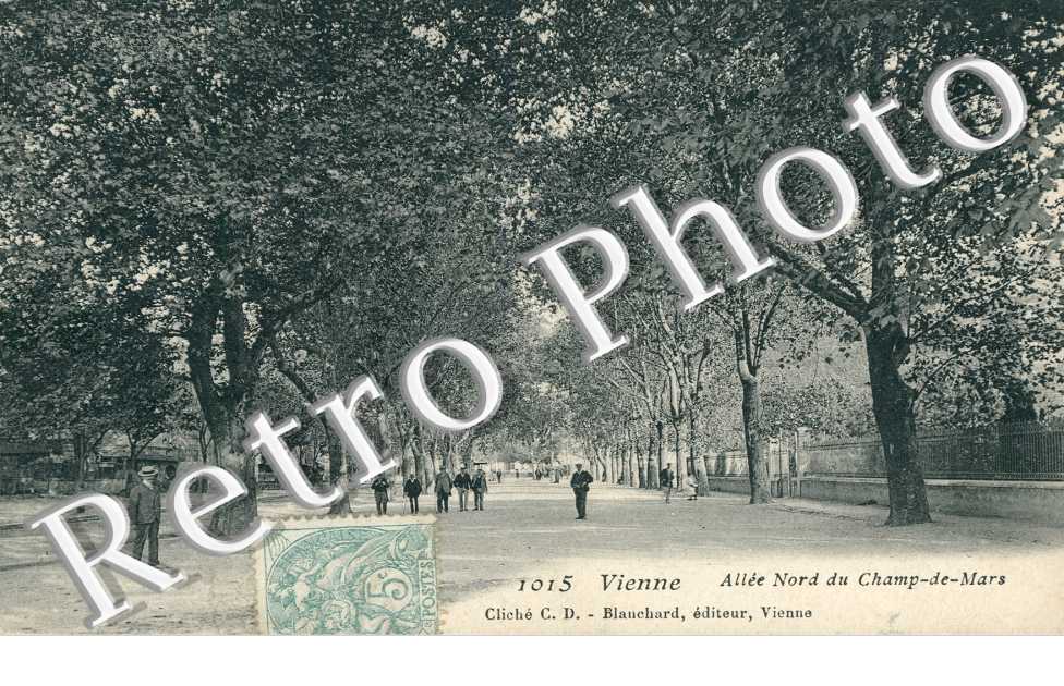 Allee Nord du Champ de Mars