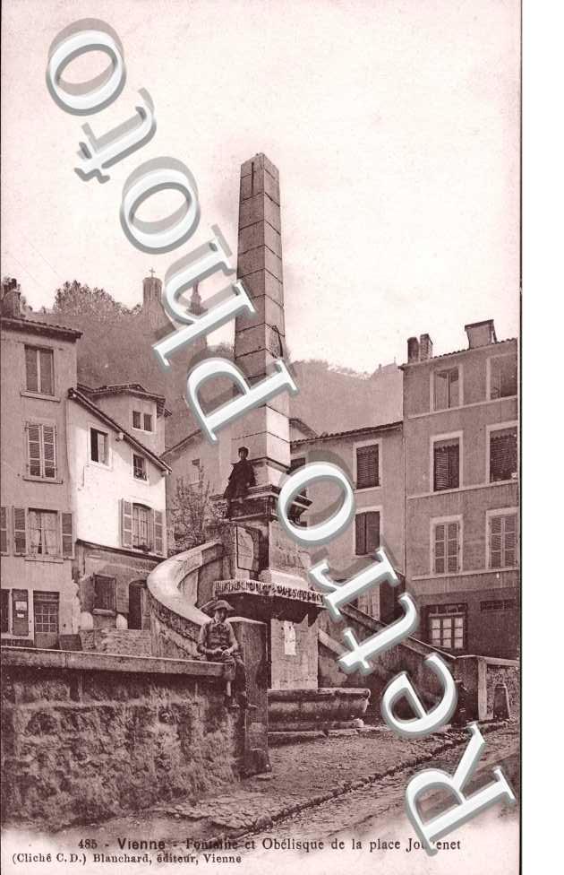 Fontaine et Obelisque de la Place Jouvenet
