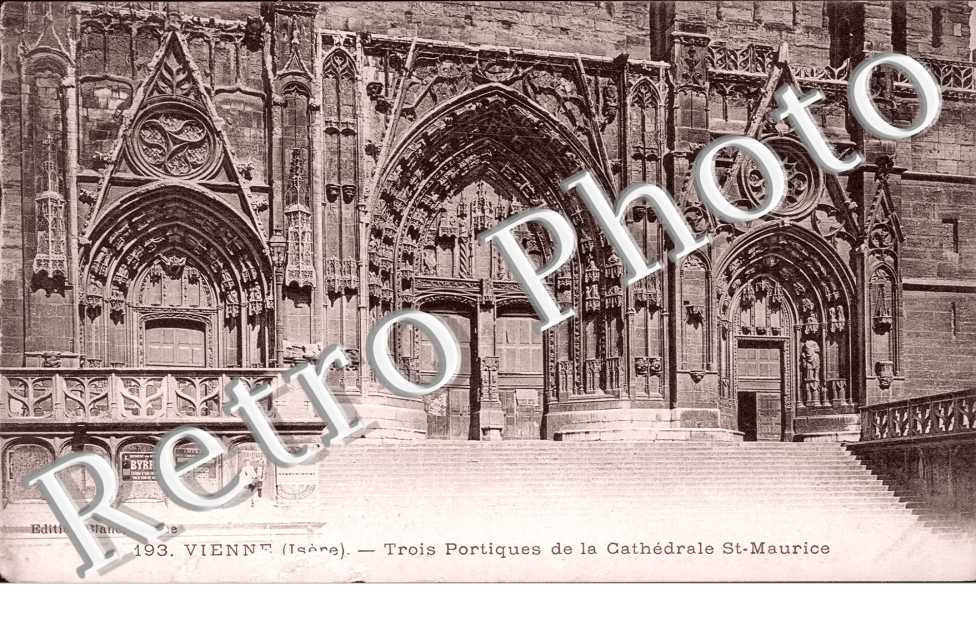 la Cathedrale Saint-Maurice Trois portiques