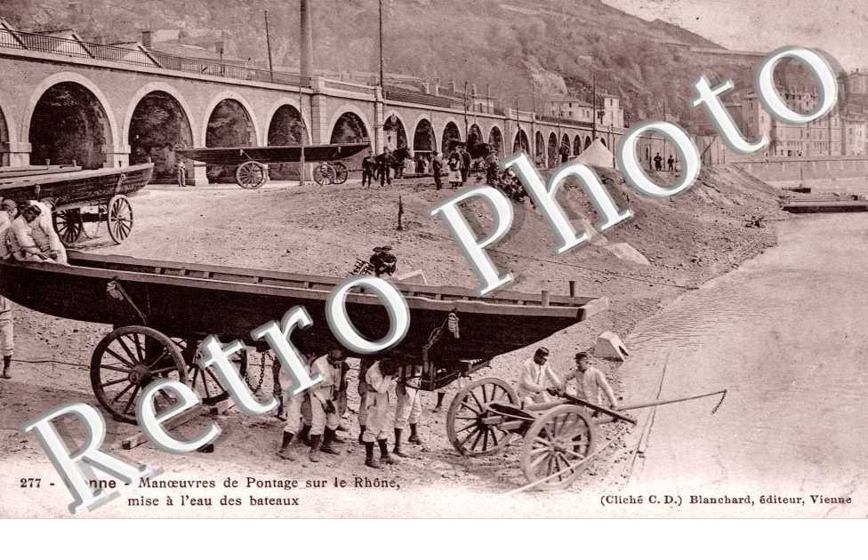Manoeuvres de Pontage sur le Rhone, Mise a l'Eau des Bateaux