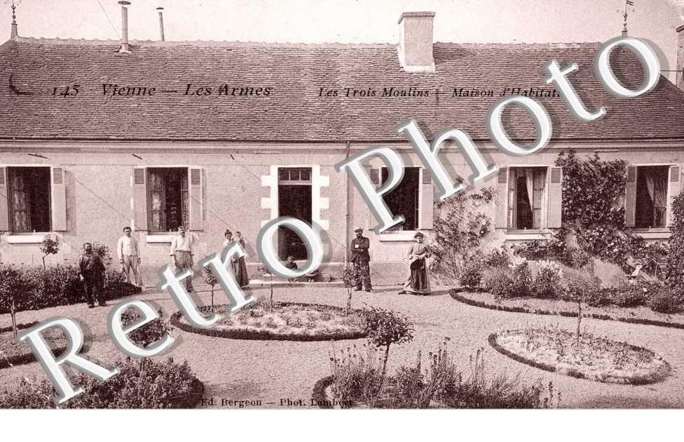les Armes, les Trois Moulins, Maison d'Habitation