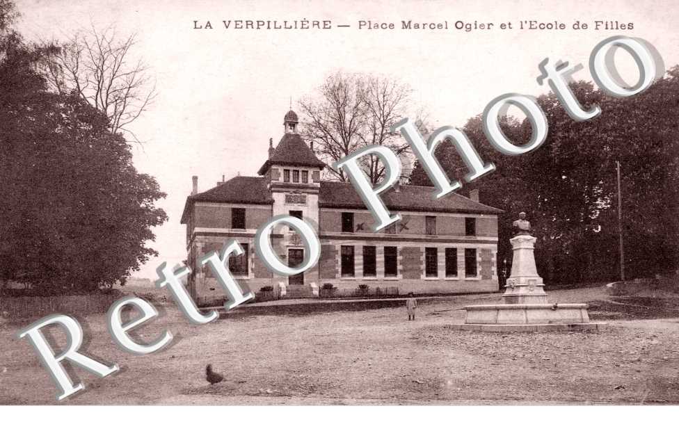 Place Marcel Ogier et Ecole de Filles