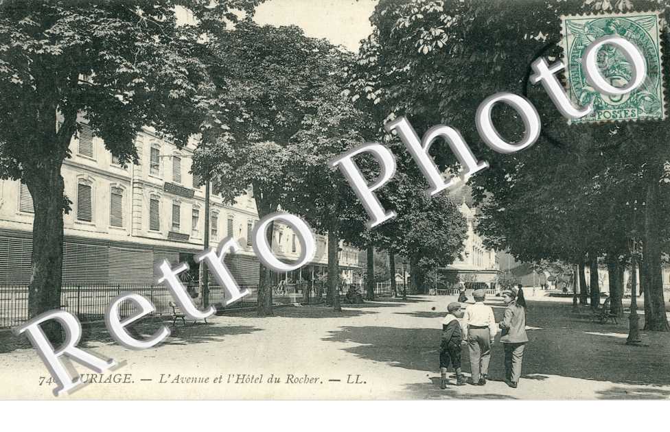 L'Avenue et l'Hotel du Rocher