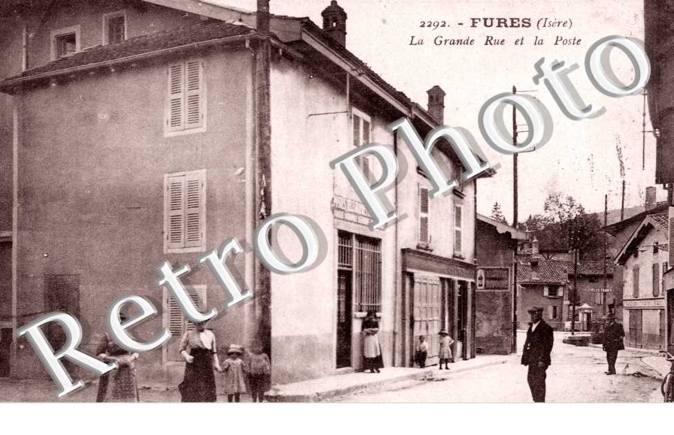 Fures, la grande rue et la poste