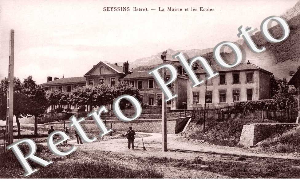 la mairie et les ecoles