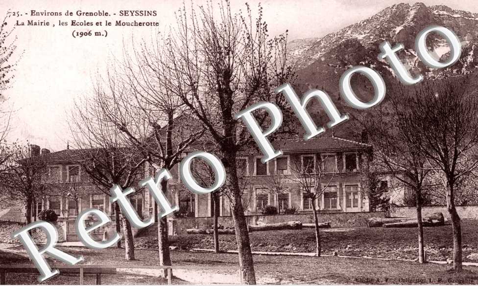 La Mairie les Ecoles et le Moucherotte