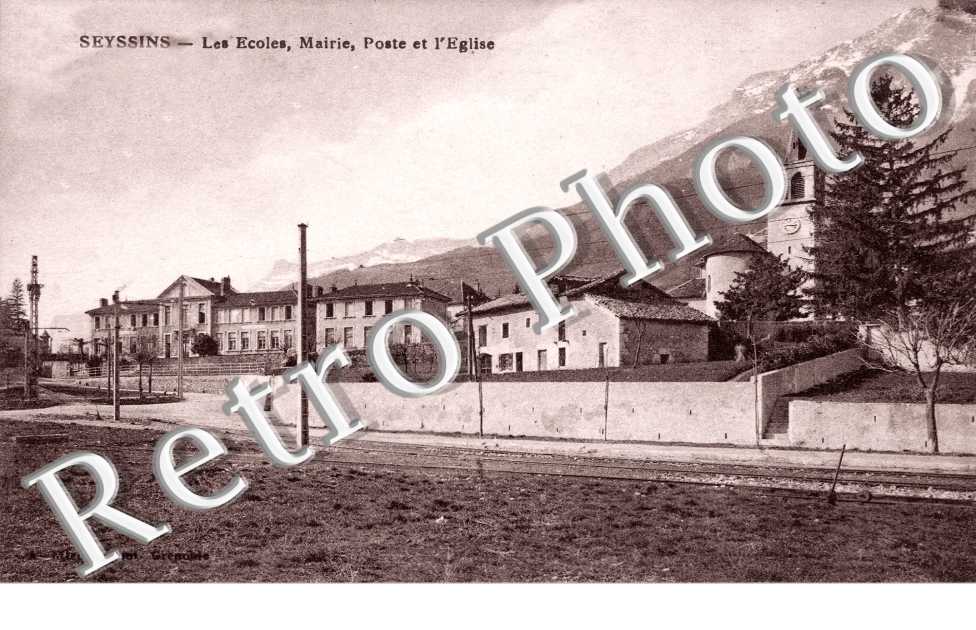 Les Ecoles Mairie, Poste et Eglise
