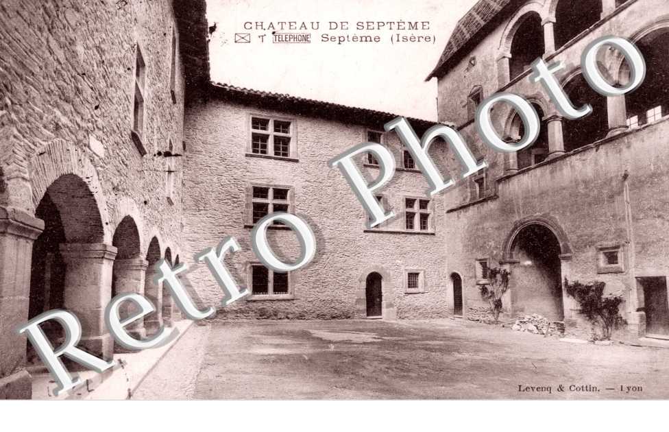 Le Chateau - Cour Intérieure