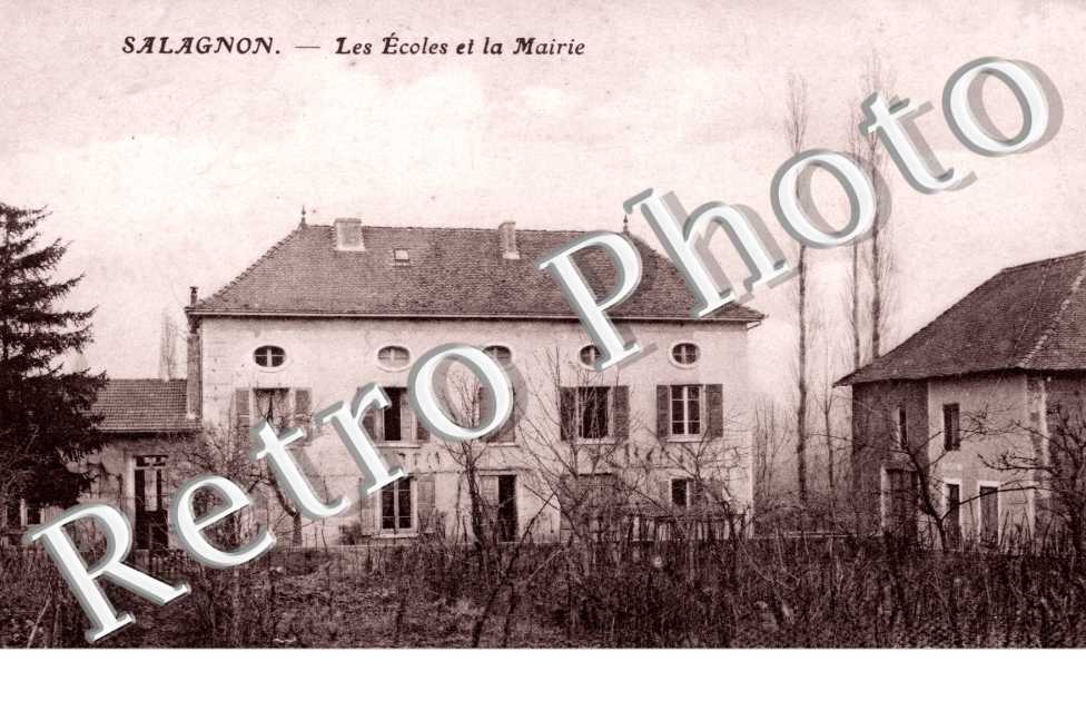 Les Ecoles et la Mairie