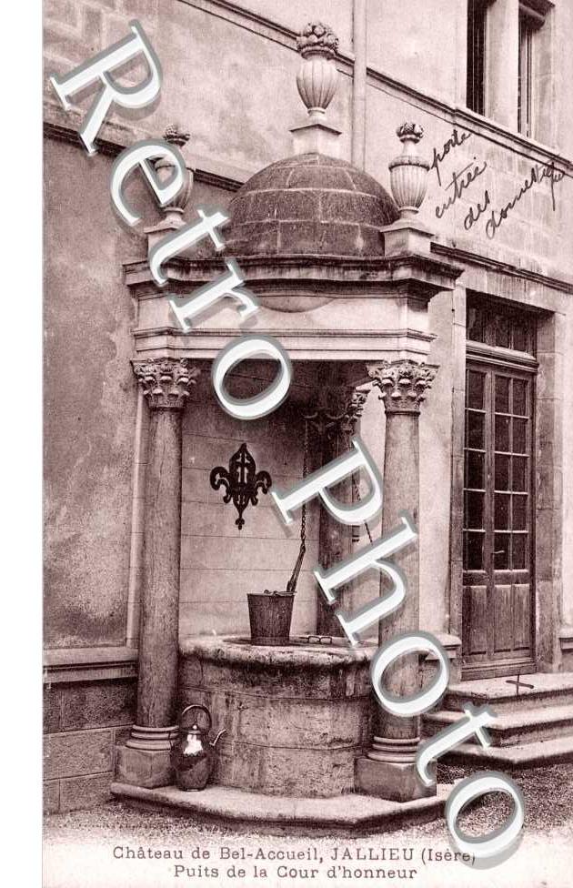 le chateau  Puits de la cour d'honneur