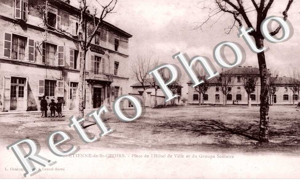 Place de l'Hotel de Ville et du Groupe Scolaire
