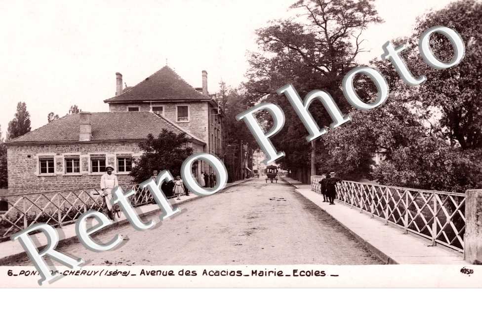 Avenue des Acacias, Mairie et Ecoles
