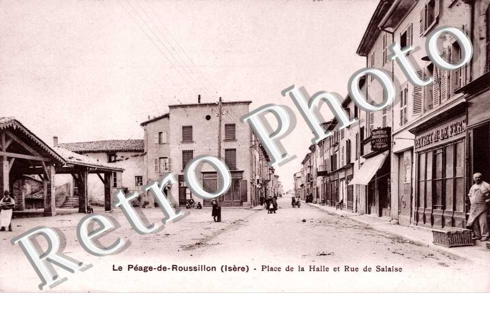 Place de la Halle et Rue de Salaise