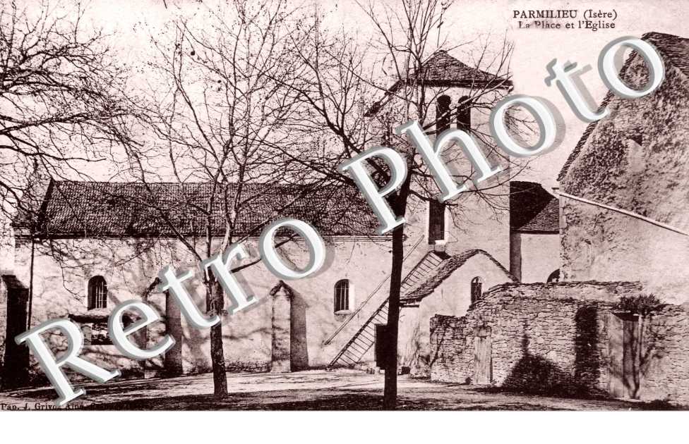 la place et l'eglise