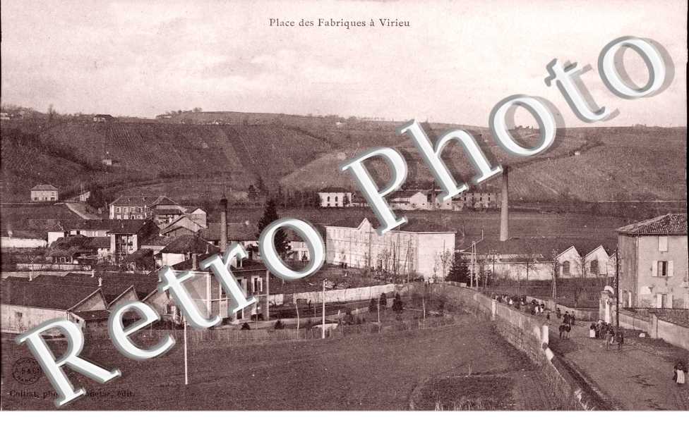 Place des Fabriques a Virieu