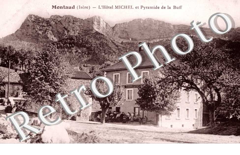 Hotel Michel et Pyramide de la Buff