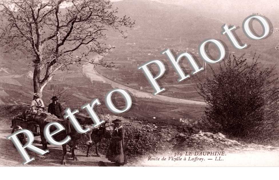 Vue generale et Route de Vizille a Laffrey