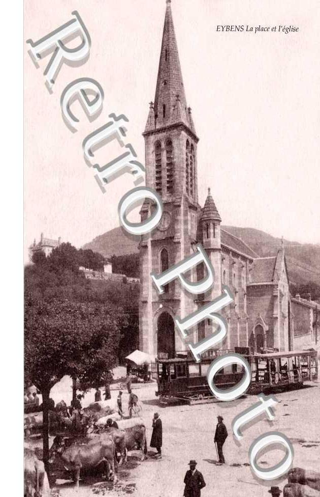 la place et l'eglise