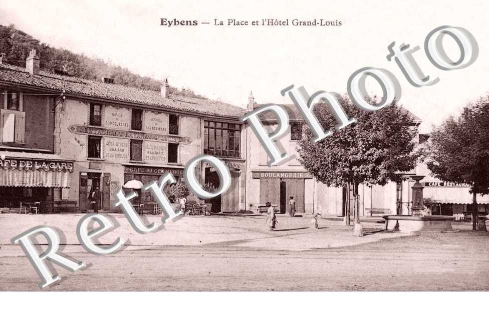 la place et l'hotel Grand Louis