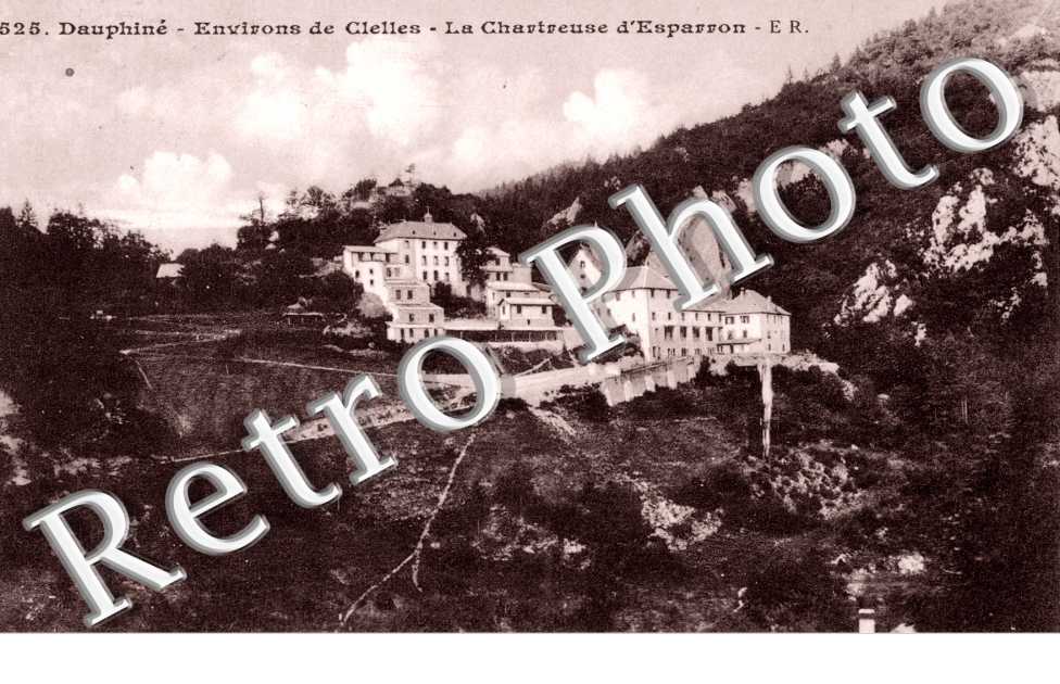 vue generale de la chartreuse d'Esparon