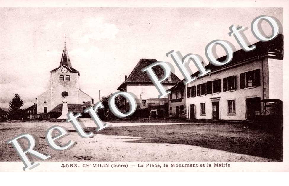 La Place, le Monument et la Mairie