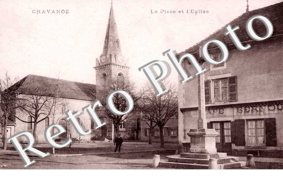 la place et l'eglise