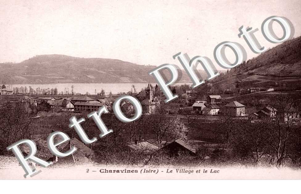 Le Village et le Lac