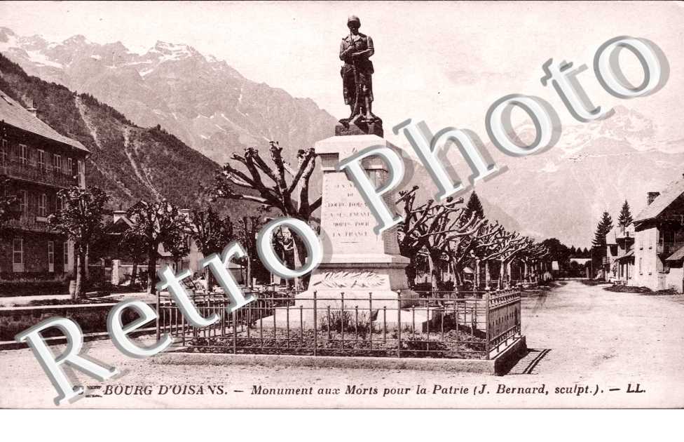 Le Monument aux Morts et les Alpes