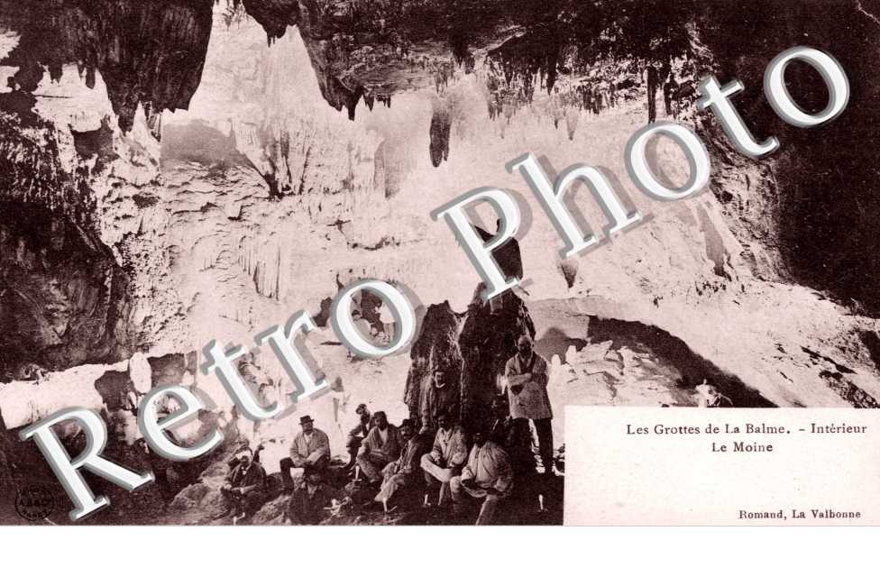 Interieur des Grottes, Le Moine
