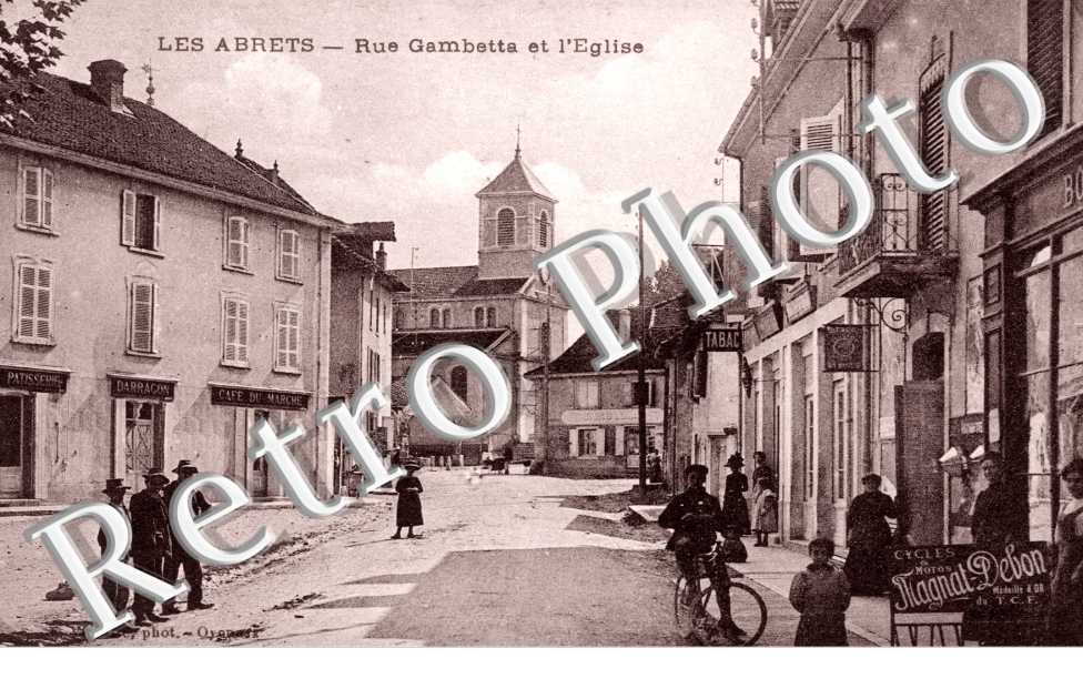 rue Gambetta et l'eglise